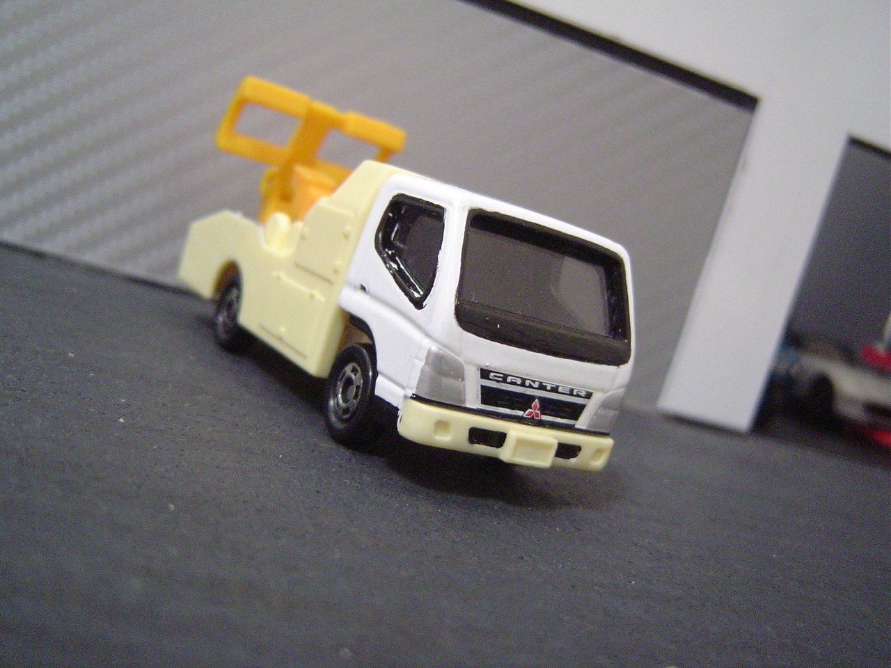三菱ふそうキャンターレッカー車【白】: おひっこししました。