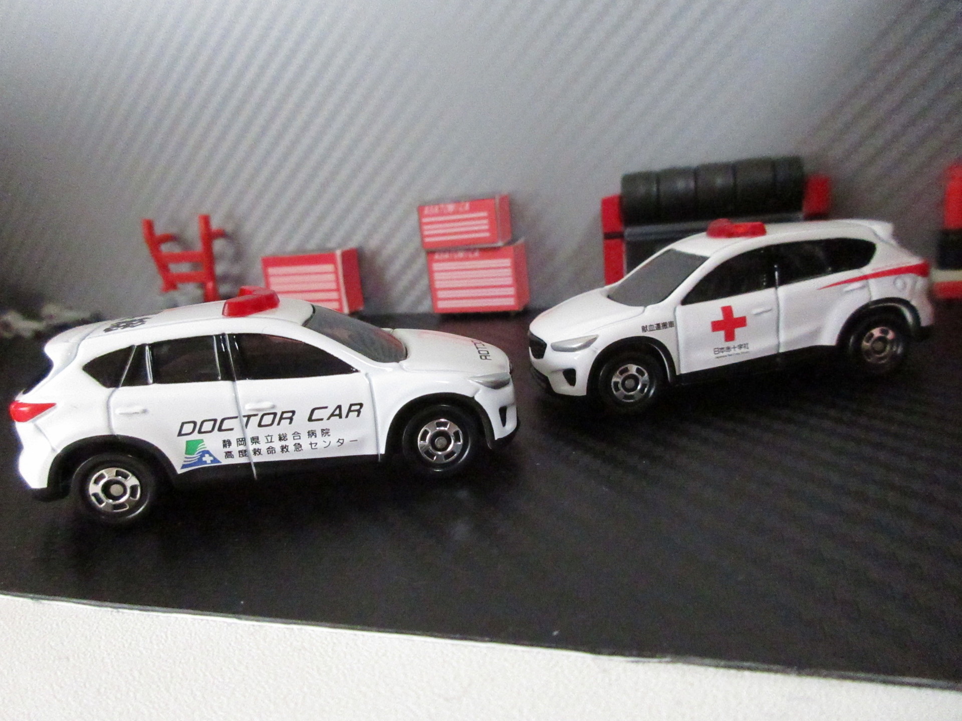 即決 トミカ 血液運搬車 マツダ CX-5 日本赤十字社 非売品