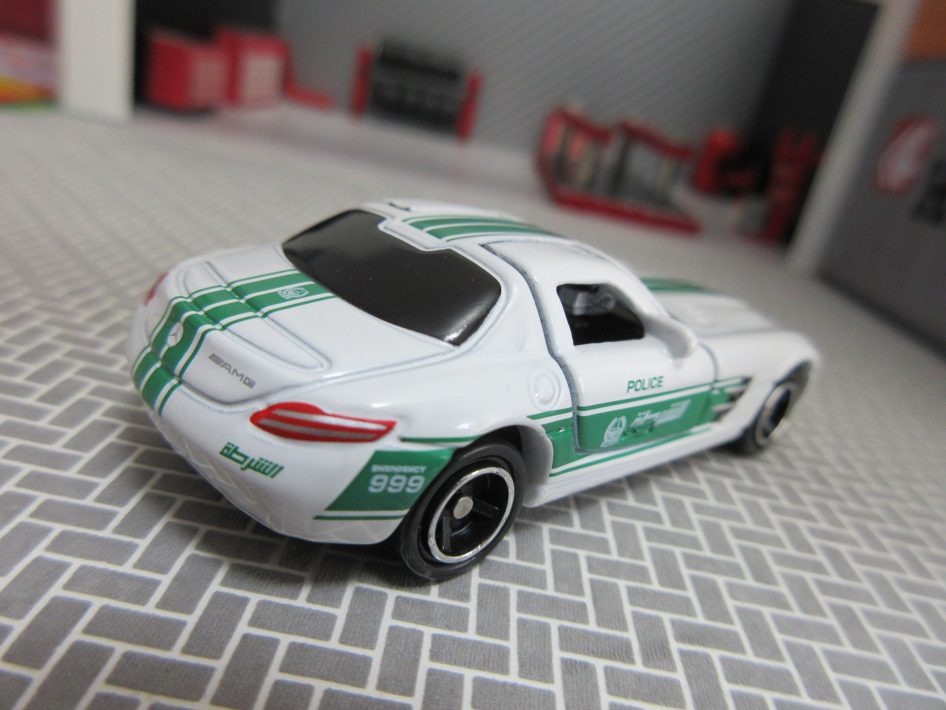 SLS AMG【ドバイ警察】: おひっこししました。